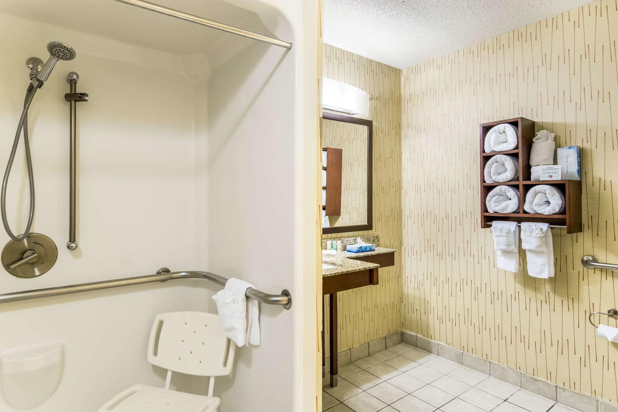 Quality Inn Chester - South Richmond Екстер'єр фото
