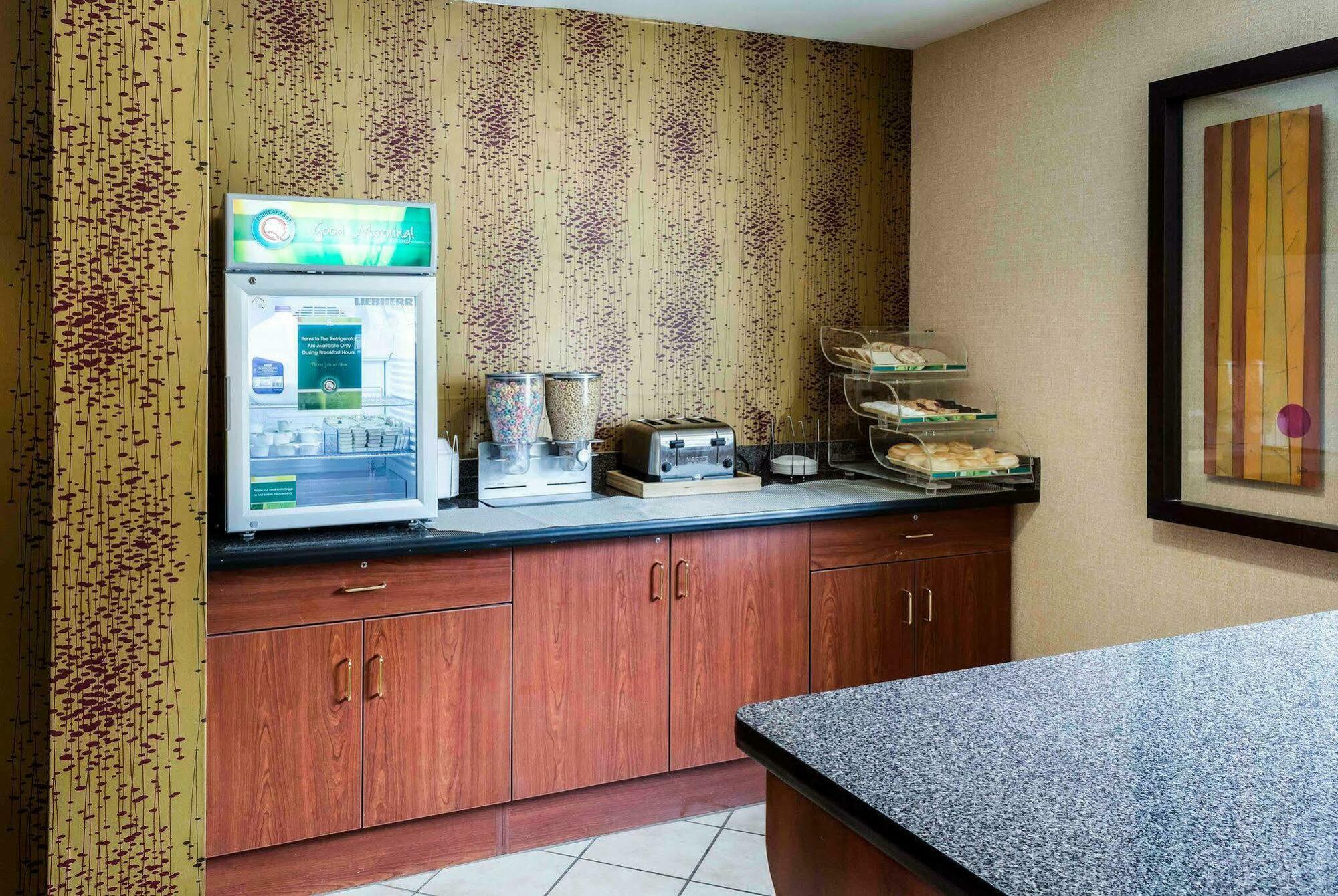 Quality Inn Chester - South Richmond Екстер'єр фото
