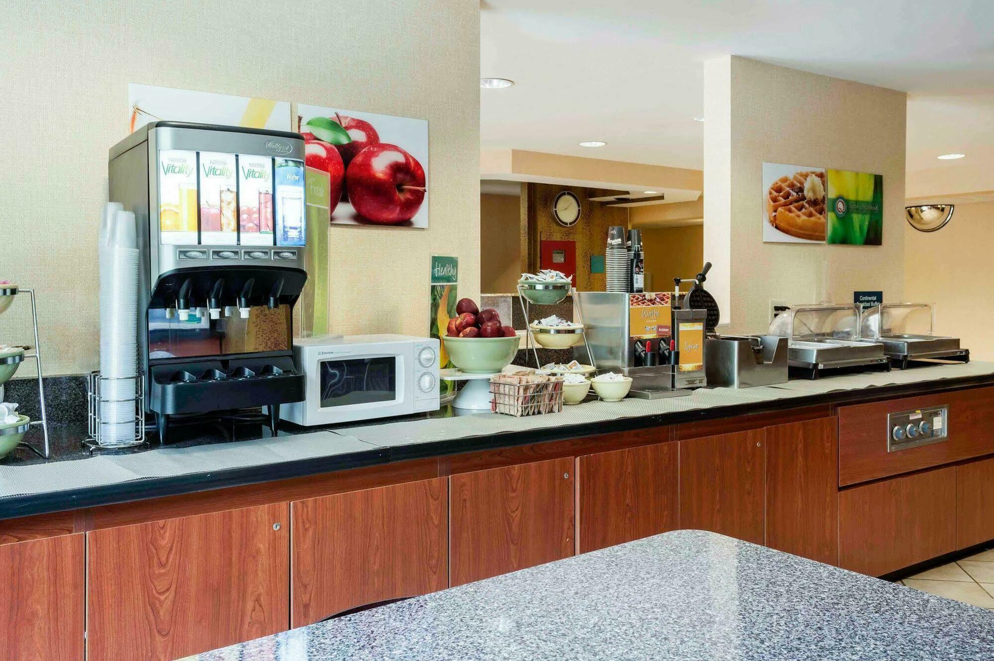 Quality Inn Chester - South Richmond Екстер'єр фото